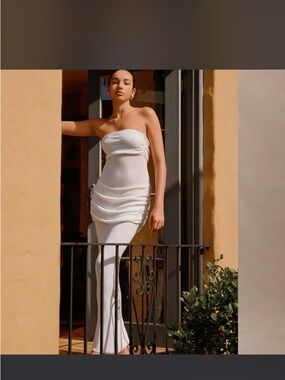Meshki strapless dress!!